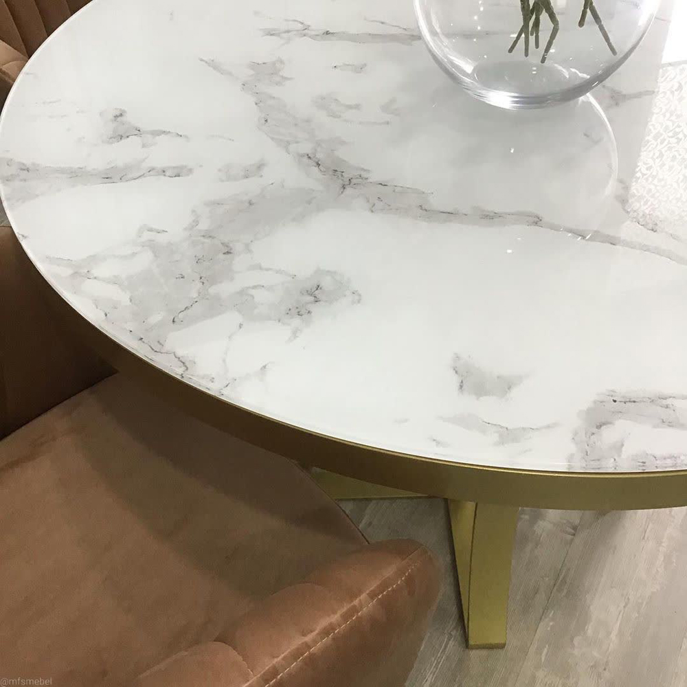 Круглый стеклянный стол с золотыми ножками 110 см. белый мрамор (арт. М4577)